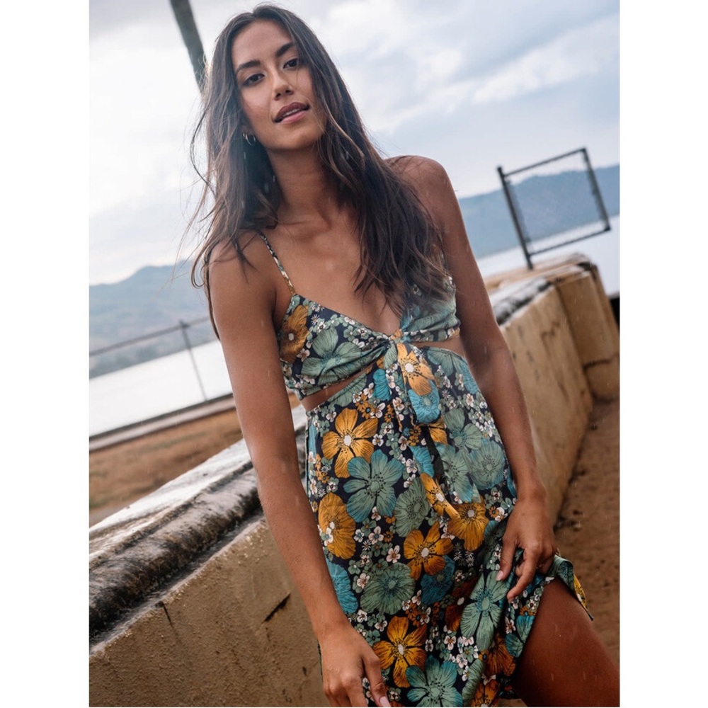 Volcom Luvely Dazy Dress- SIZE M (Never Worn)